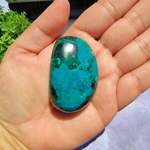 Load image into Gallery viewer, Chrysocolla Palm Stone "D"