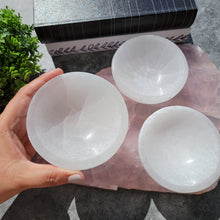 Load image into Gallery viewer, Round Selenite Bowl - Small