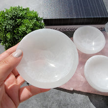 Load image into Gallery viewer, Round Selenite Bowl - Small