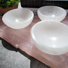 Load image into Gallery viewer, Round Selenite Bowl - Small