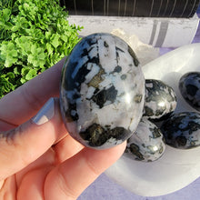 Load image into Gallery viewer, Indigo Gabbro Palm Stones