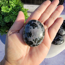 Load image into Gallery viewer, Indigo Gabbro Palm Stones