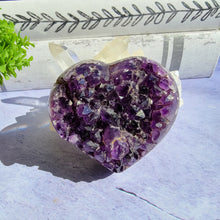 Load image into Gallery viewer, Amethyst Heart "L"