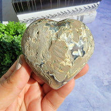 Load image into Gallery viewer, Amethyst Heart "L"