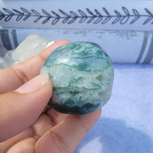 Load image into Gallery viewer, Moss Agate Skull "C"