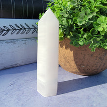 Load image into Gallery viewer, Mangano Calcite Tower "T"