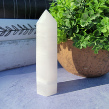 Load image into Gallery viewer, Mangano Calcite Tower "T"