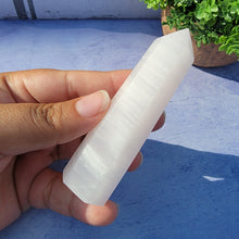 Load image into Gallery viewer, Mangano Calcite Tower "T"