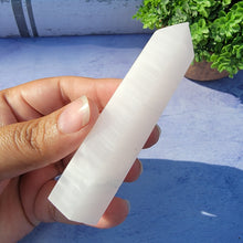 Load image into Gallery viewer, Mangano Calcite Tower "T"