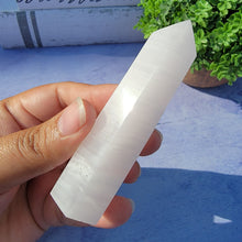 Load image into Gallery viewer, Mangano Calcite Tower "T"