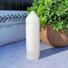 Load image into Gallery viewer, Mangano Calcite Tower "K"