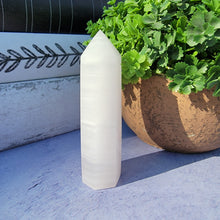 Load image into Gallery viewer, Mangano Calcite Tower "K"