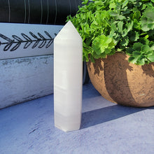 Load image into Gallery viewer, Mangano Calcite Tower "K"