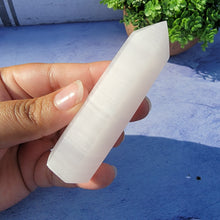 Load image into Gallery viewer, Mangano Calcite Tower "K"