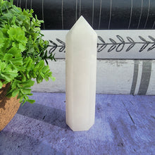 Load image into Gallery viewer, Mangano Calcite Tower "U"