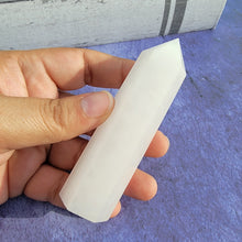 Load image into Gallery viewer, Mangano Calcite Tower "U"