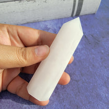 Load image into Gallery viewer, Mangano Calcite Tower "U"