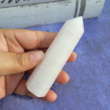 Load image into Gallery viewer, Mangano Calcite Tower "R"