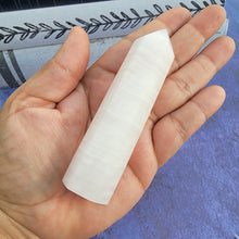 Load image into Gallery viewer, Mangano Calcite Tower "R"