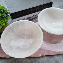 Load image into Gallery viewer, Round Selenite Bowl - Large