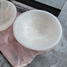 Load image into Gallery viewer, Round Selenite Bowl - Large