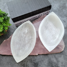 Load image into Gallery viewer, Marquise Selenite Bowl