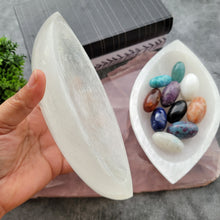 Load image into Gallery viewer, Marquise Selenite Bowl