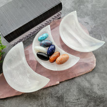 Load image into Gallery viewer, Moon Selenite Bowl