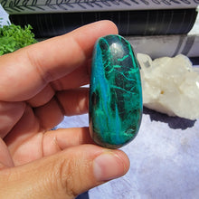 Load image into Gallery viewer, Chrysocolla Palm Stone &quot;D&quot;