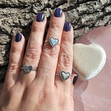 Load image into Gallery viewer, Customizable Heart Ring