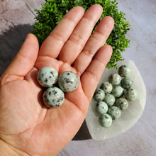 Load image into Gallery viewer, Kiwi Jasper Mini Spheres