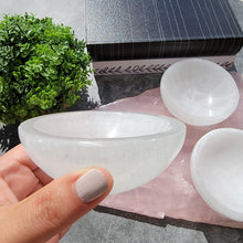 Load image into Gallery viewer, Round Selenite Bowl - Small