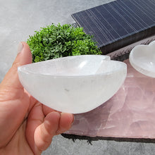 Load image into Gallery viewer, Heart Selenite Bowl - Small