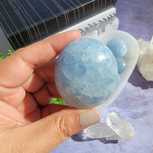 Load image into Gallery viewer, Blue Calcite Palm Stones