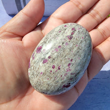 Load image into Gallery viewer, Ruby in Albite Palm Stone &quot;G&quot;