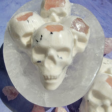 Load image into Gallery viewer, Skull Bath Bomb with Raw Rose Quartz