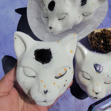 Load image into Gallery viewer, Kitty Bath Bomb with Obsidian Tumbled Crystal