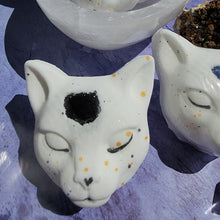 Load image into Gallery viewer, Kitty Bath Bomb with Obsidian Tumbled Crystal