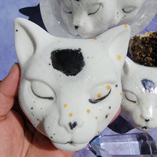 Load image into Gallery viewer, Kitty Bath Bomb with Obsidian Tumbled Crystal