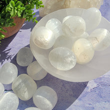 Load image into Gallery viewer, Selenite Tumbled Stones